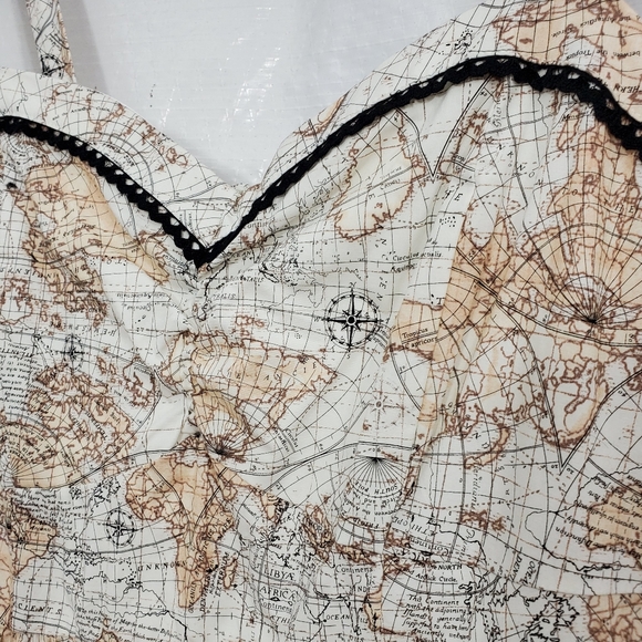 Geographical Dress - Picture 3 of 4